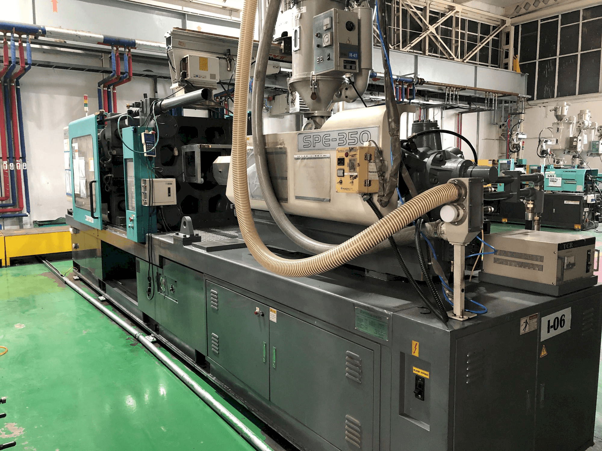 Vista frontal de la máquina Hyundai SPE-350