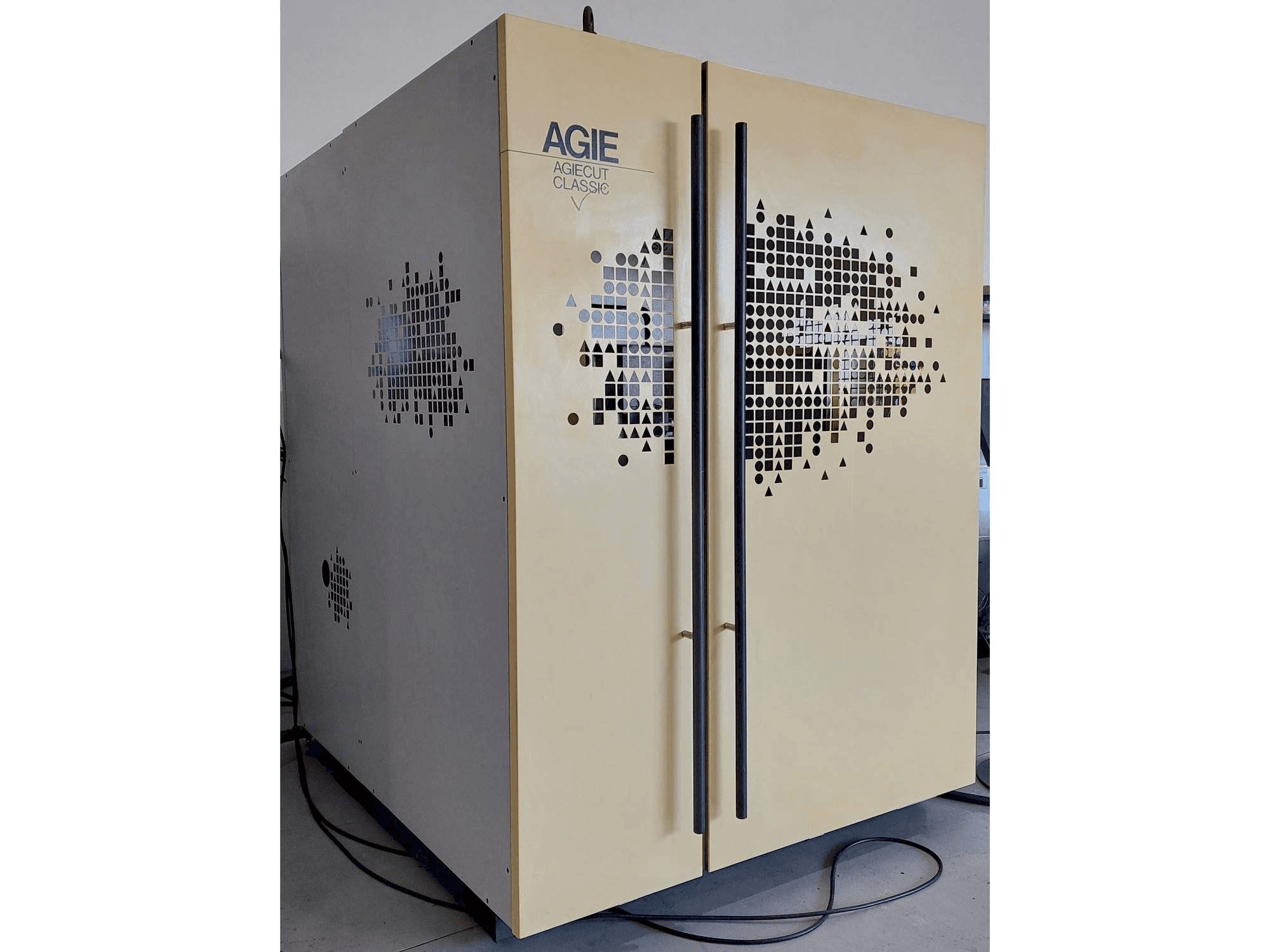 Vista frontal de la máquina AGIE CUT CLASSIC V2