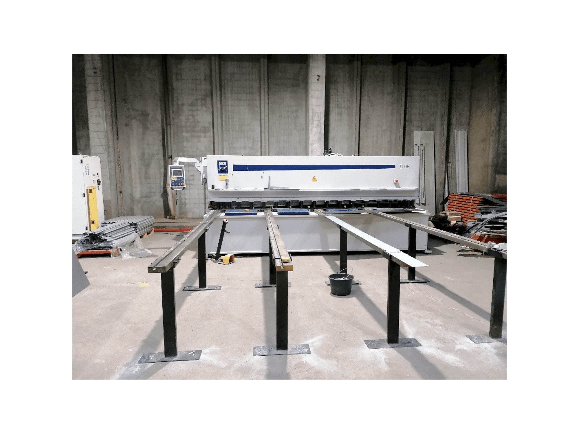 Vista frontal de la máquina MVD B06-4000