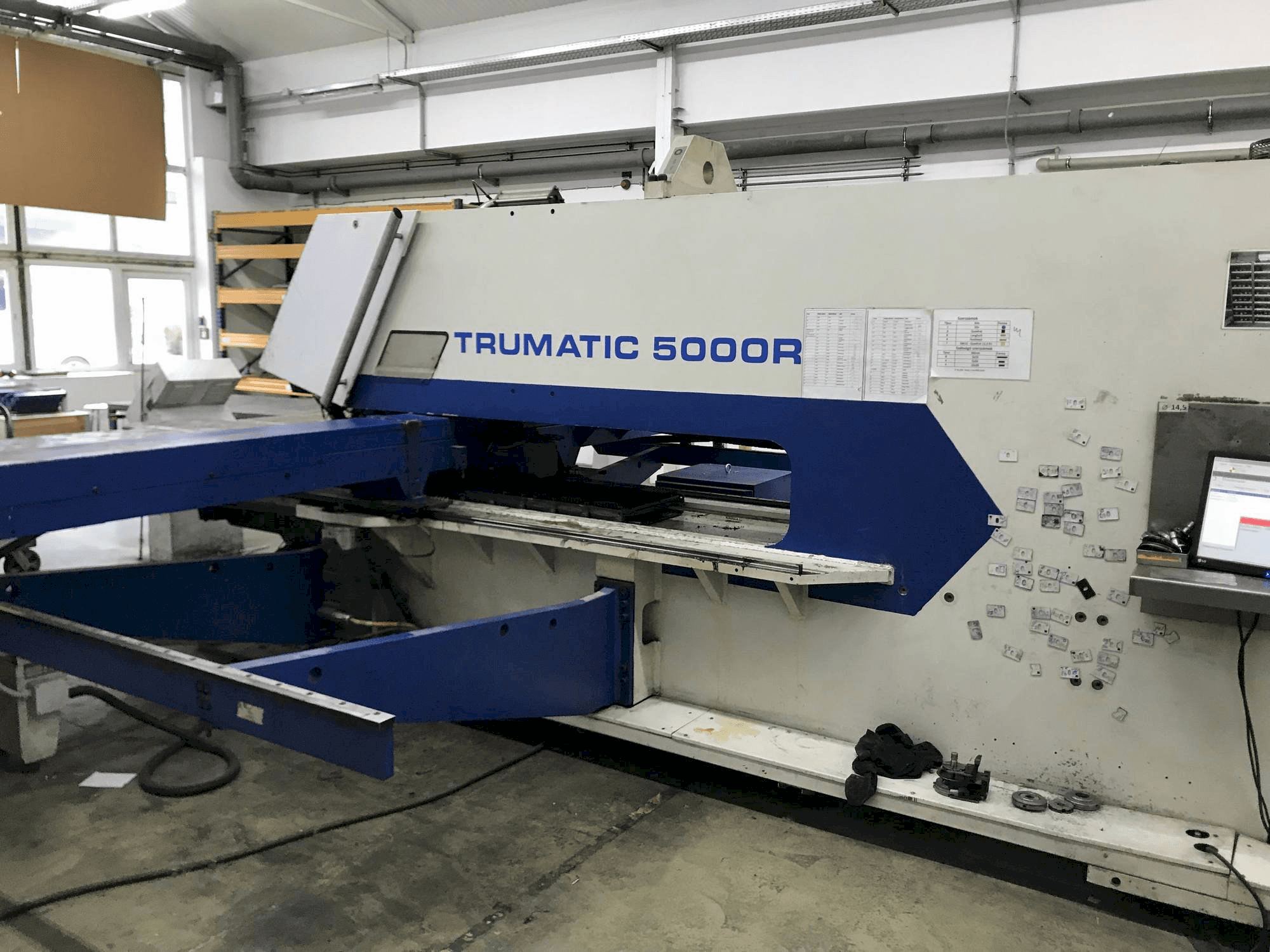 Vista frontal de la máquina TRUMPF Trumatic 5000 R