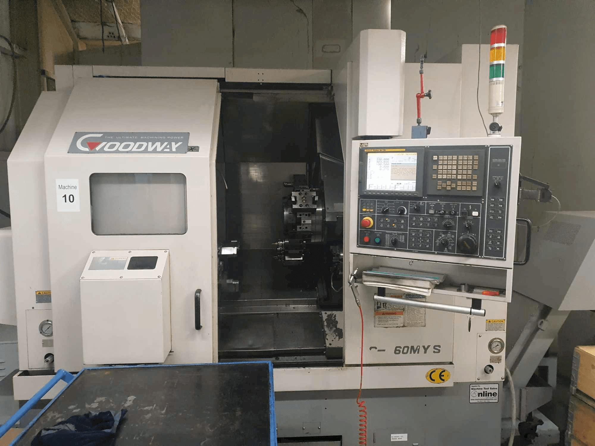 Vista frontal de la máquina Goodway GS-260MYS