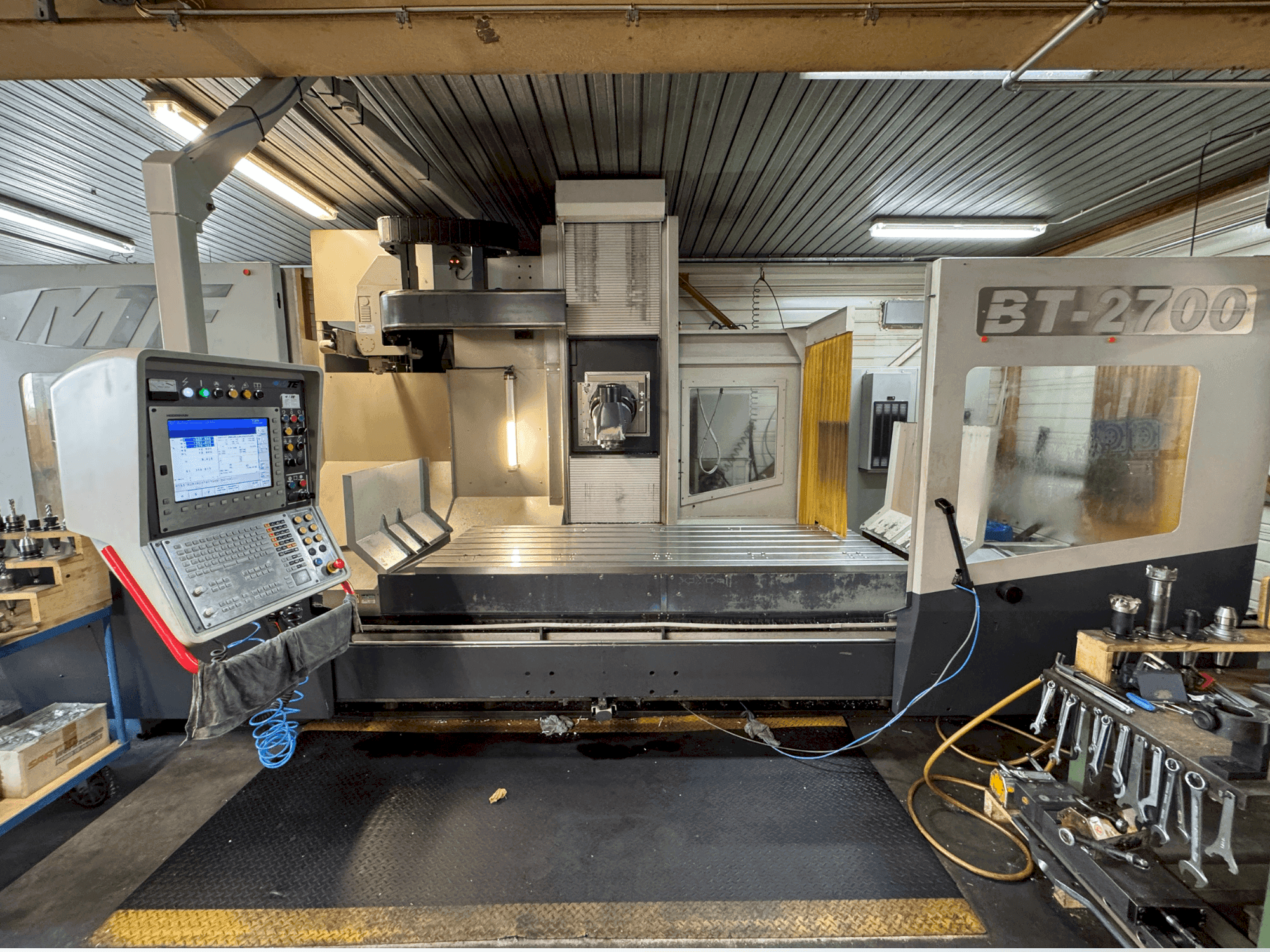 Vista frontal de la máquina MTE BT-2700