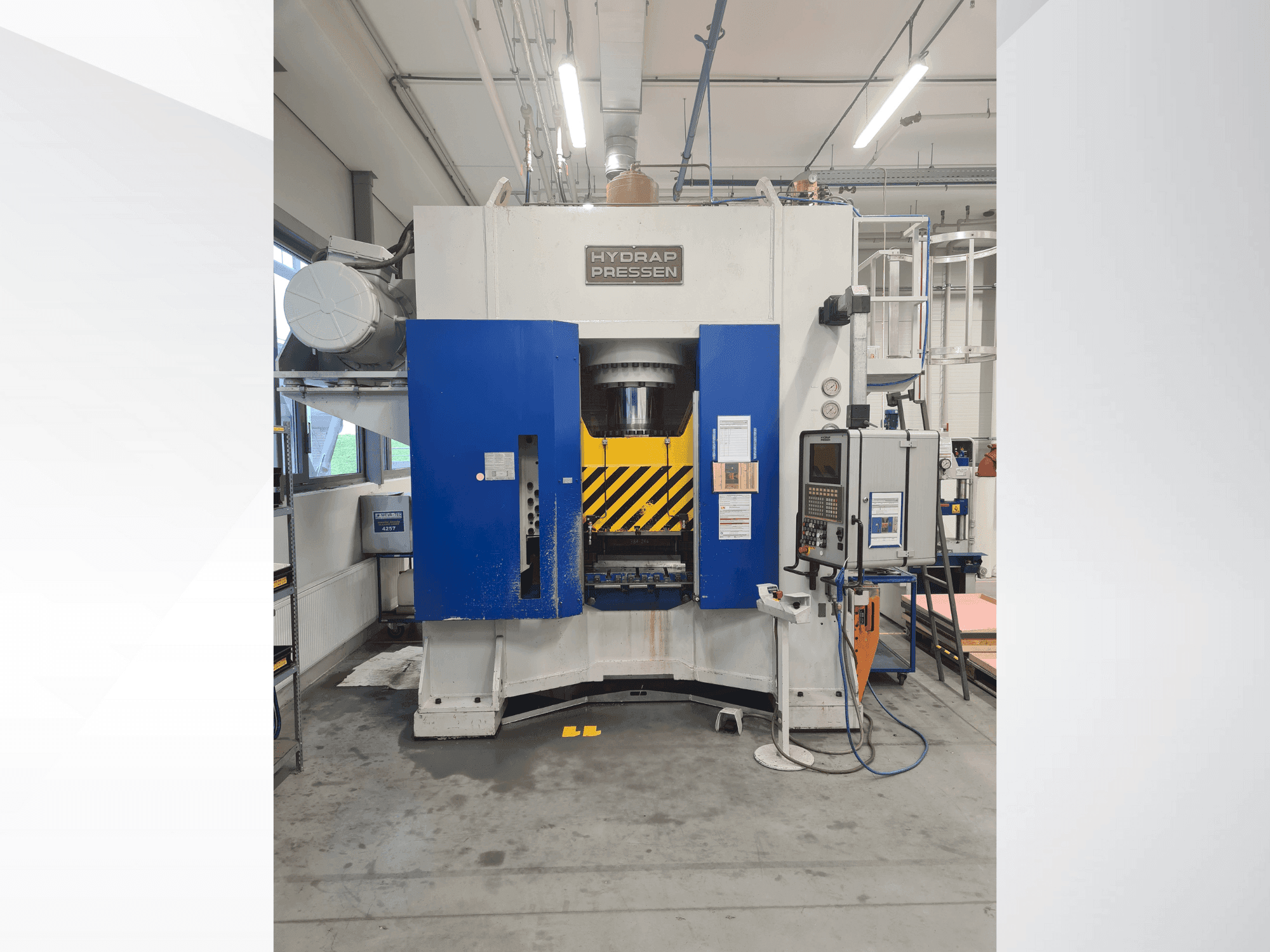 Vista frontal de la máquina HYDRAP HPDB 400
