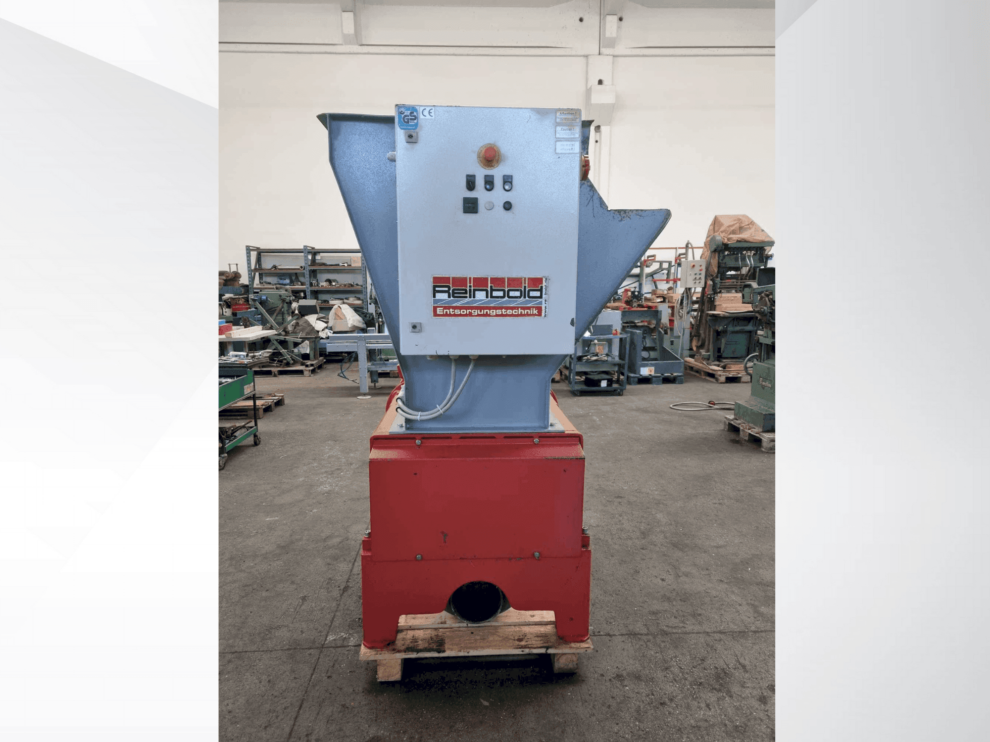 Vista frontal de la máquina REINBOLD RMZ 500