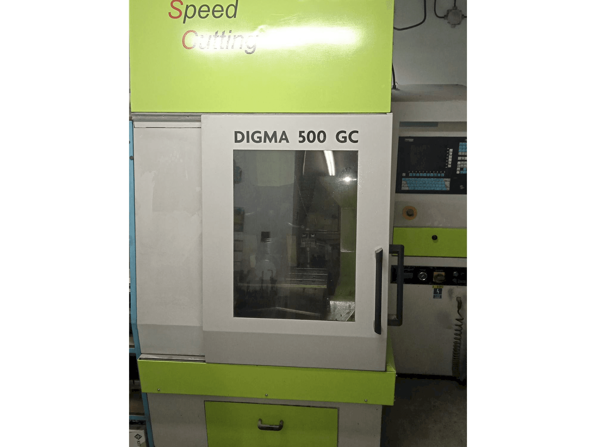 Vista frontal de la máquina Exeron Digma 500 GC 5AX