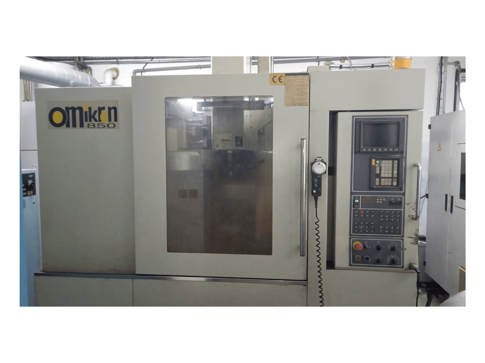 Vista frontal de la máquina Hartford Omikron 850