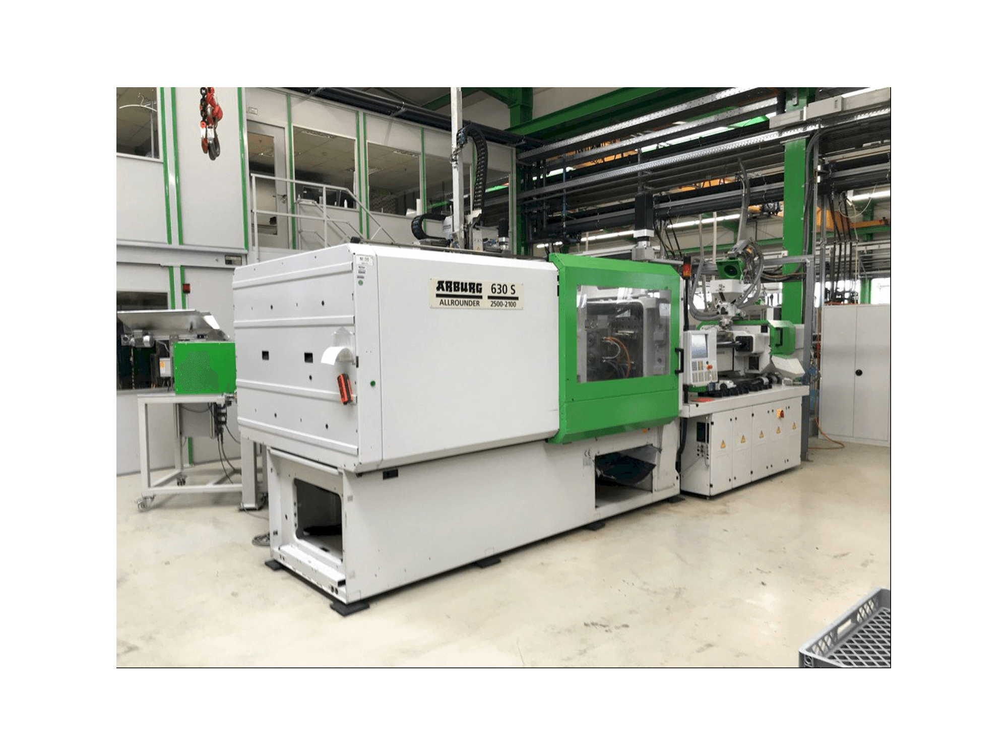 Vista frontal de la máquina Arburg 630 S 2500-2100